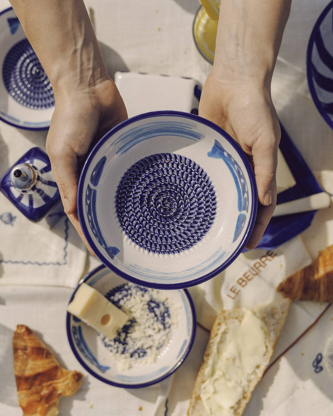 Ceramiczna miseczka do tarcia czosnku – średnia (15 cm) – niebieska - Blue Tuna